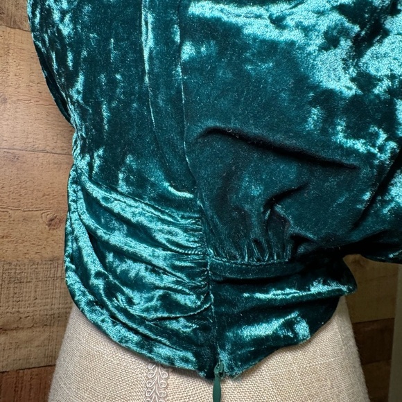 Lulus Festive Find Emerald Green Crushed Velvet Twist-Front Crop Top size Small - Picture 7 of 11